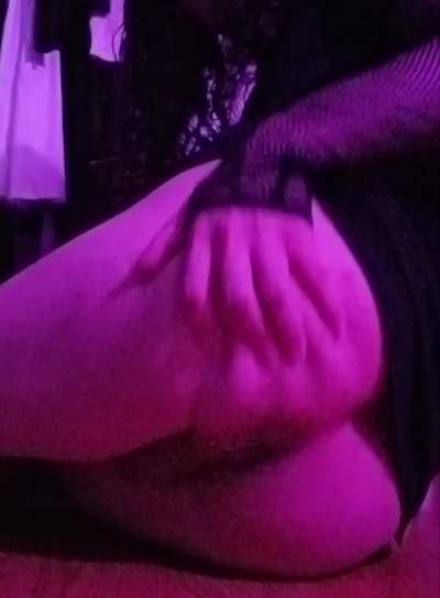 horny af and grindr is dead. tell me where you're from?