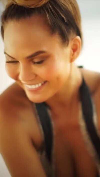 Chrissy Teigen - Sports Illustrated Swimsuit 2016 - Irresistible Vertical Edit