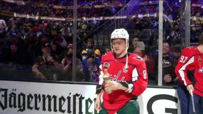 Kirill Kaprizov brings out Ovechkin's uniform and switches to right-handed for the Breakaway Challenge