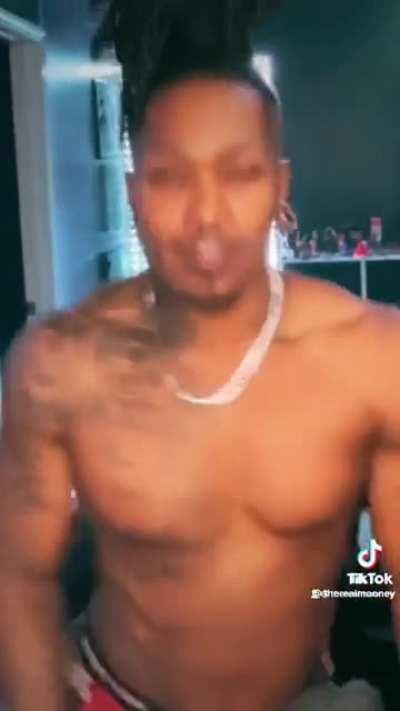 Bruh Dreamy be doin the thugshaker lmao 😂😂