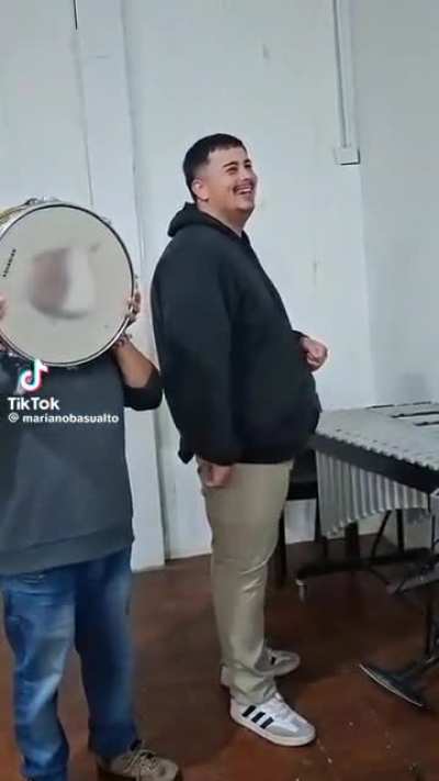 Announcements be like