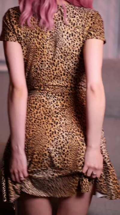 Hubby wanted to see how I dressed up for a first date with a new bull. I just like to make things easier for new guys I hook up with, although sometimes having to walk with cum dripping down my leg is a bit uncomfortable 🙈🙈