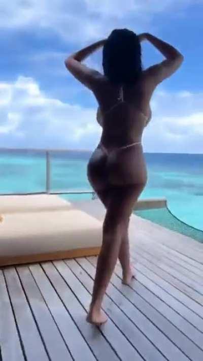 Ass like a cliffhanger