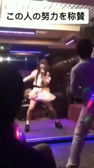 When simping actually gets you the girl ¬‿¬