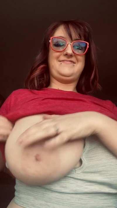 I figured between the glasses, shirt, and tits, at least one of the neighbors would have stopped and stared. What does a girl have to do to have an audience around here?