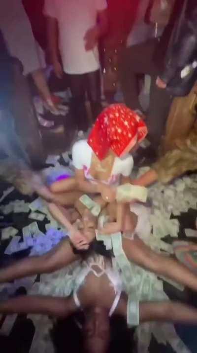 I love coi in the club 😍😍😍