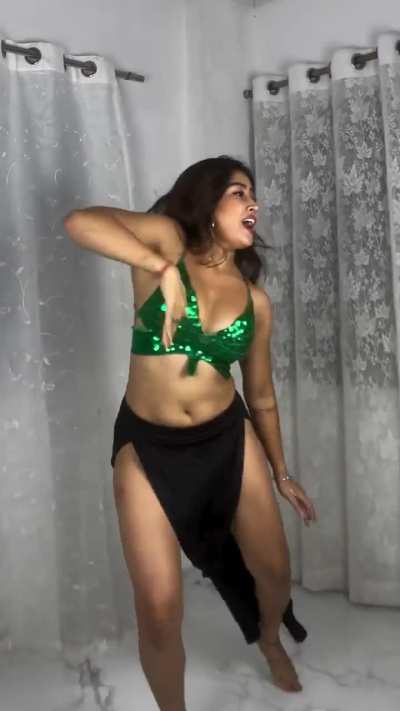 Sofia Ansari dance moves