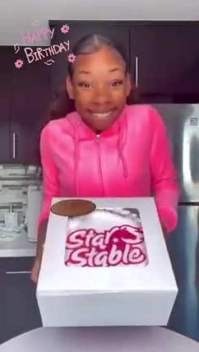 All Birthdays need cake! Happy 10th anniversary @Official Star Stable, here’s to more adventures #SSO10 #sponsor