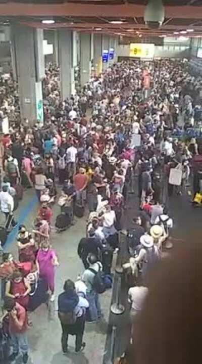 Aeroporto de Guarulhos hoje à tarde