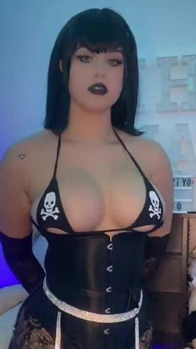 Mavis (Hotel Transylvania) by yisselcosplays