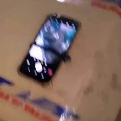 Telefone celular = máscara de solda