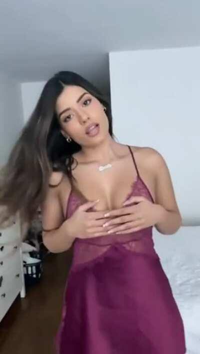 She Can't Dance, But She Still Looks Sexy Asf...😩