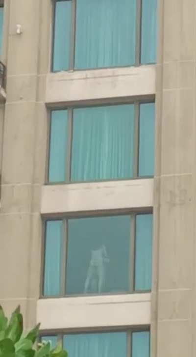 What would be your reaction if you see anything like this? 🤣