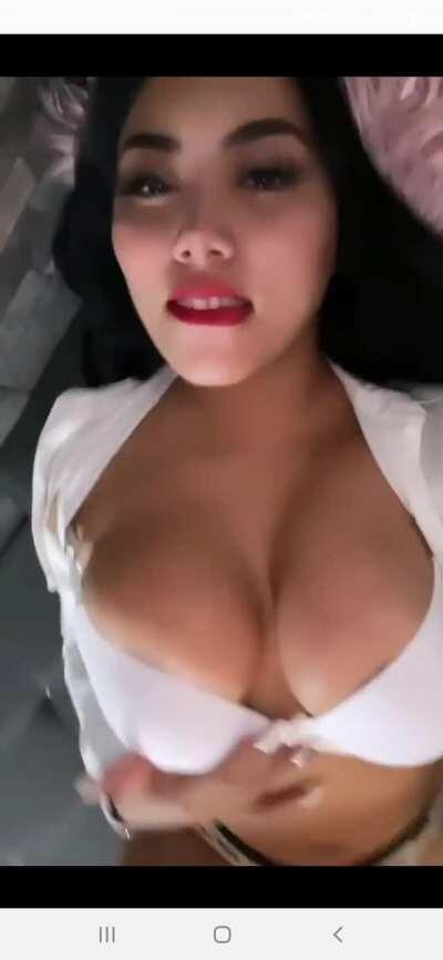 Ricas Tetas - Video-- Denle flecha arriba amigos