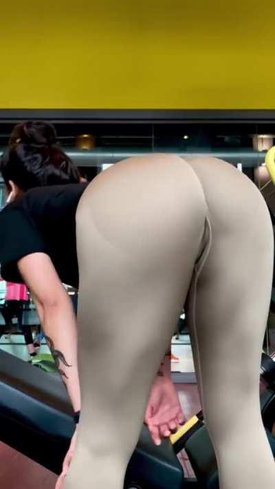 Did you notice how stretchy the pants are [f]