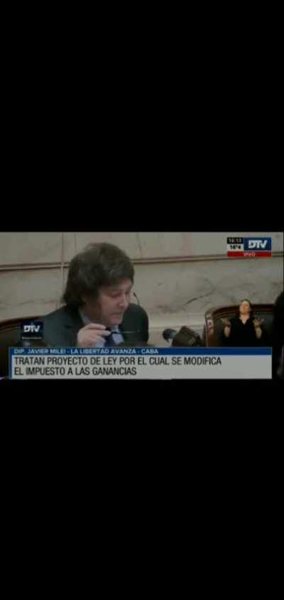 Melei le refriega la ch*ta a juntos por el cambio mientras eliminan el impuesto a las ganancias.