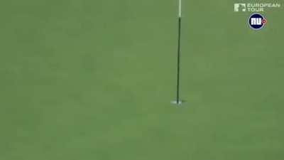 Man wins Porsche with a hole in one