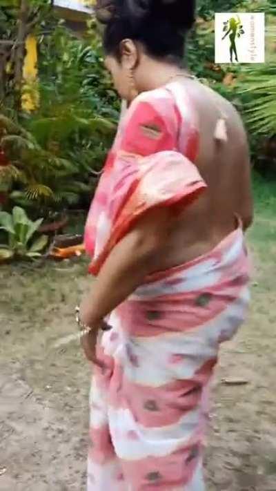 Desi Bengali Bhabi .... Enjoy her hidden beauty