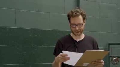 Absolutely hilarious 4 minutes goof.