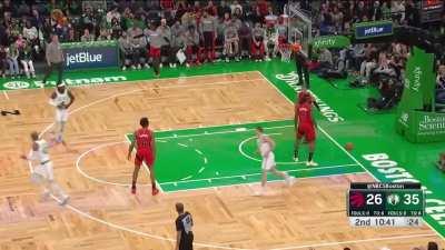 [Highlight] Sam Hauser knocks down triple to give the Celtics a commanding 12 point lead over the Raptors