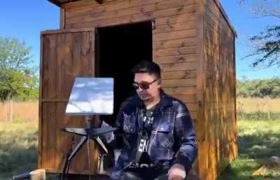 Llegó Starlink a Nueva Chumbicha. 200 Mbps de bajada. Donde no llega el estado, llega el mercado.