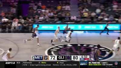 [Highlight] Wemby drains the heat check to bring Met92 back within 5 points!