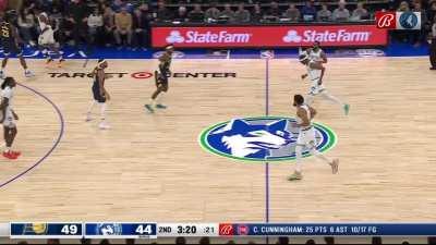 [Highlight] Anthony Edwards finds his shot again as he hits 4 3's in a row to end the first half