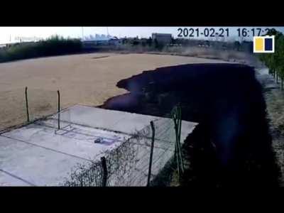 Chinese father sets 2,000-sq-m lawn on fire after magnifying glass experiment