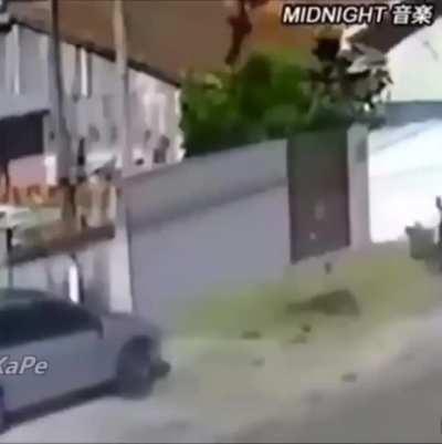 Le robé la cuenta a un amigo