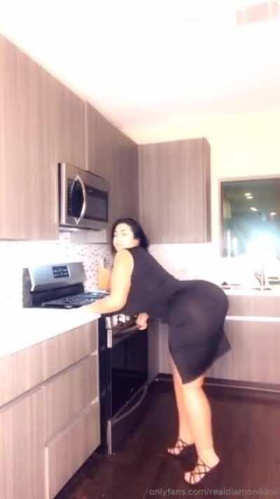 Take ‘em off and shake that ass 😚