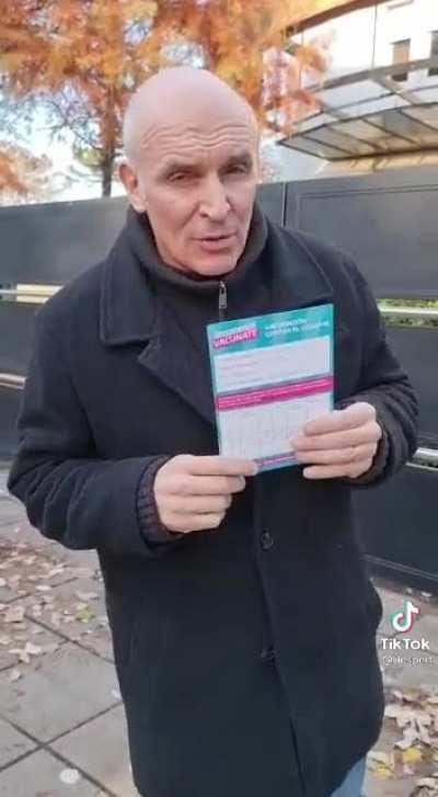 Se vacunó Espert y dejó unos agradecimientos