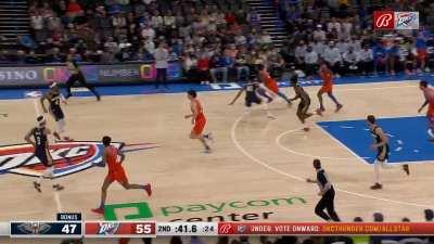 [Highlight] Josh Giddey and Shai Gilgeous-Alexander host a block party which leads to a Lou Dort layup!