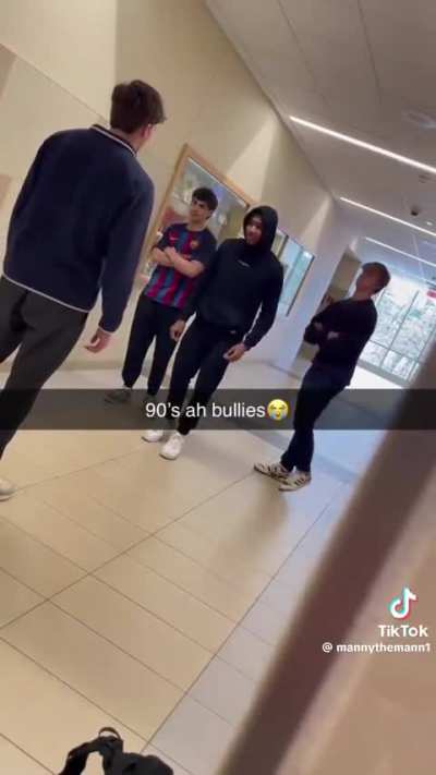 Drake the type to bully people like this