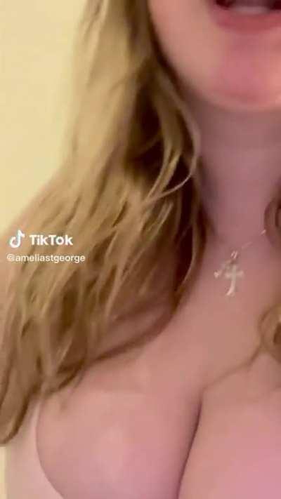 pinkamelia333 (previously ameliastgeorge) popping out tank top huge cleavage