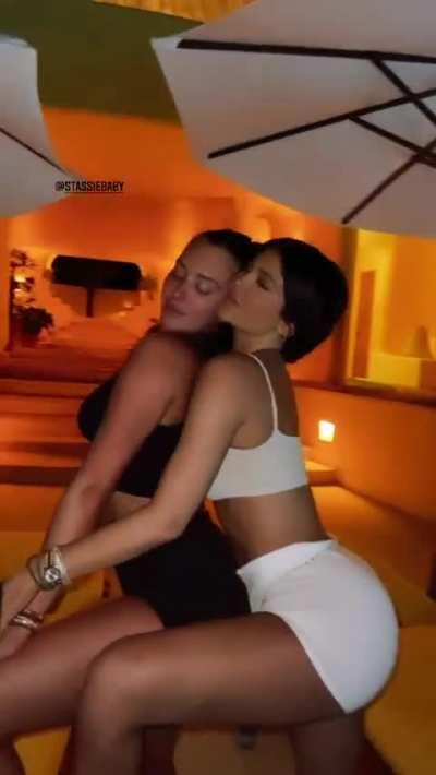Kylie & Stassie