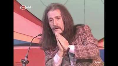 27 Sene Evvel Resmen Geleceğimizi Görmüş. Cem Abi ve Barış Abi Gibi Sanatçıların Yokluğunu Yaşadığımız Bu Dönemde, Şarkı Çıkaran Ünlülerin veya Şarkı Çıkararak Ünlü Olanlar bu Mentaliteleriyle Türk Müziğini Zedelemektedirler.