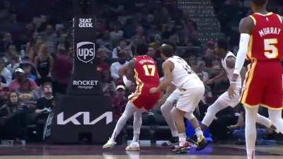 [Highlight] Okongwu goes for the poster but is denied at the apex by Jarrett Allen