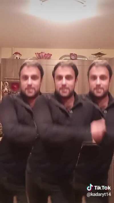 Kai Demiko įkelia video