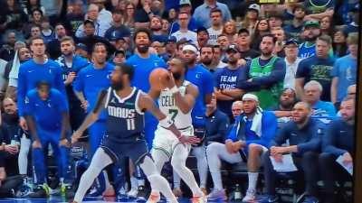 This is my favorite Kyrie clip 😂