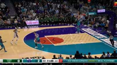 [Highlight] LaMelo Ball behind the back pass to the plumlee reverse slam!