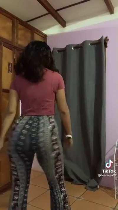 Soft & Jiggly No.189 😍🍑