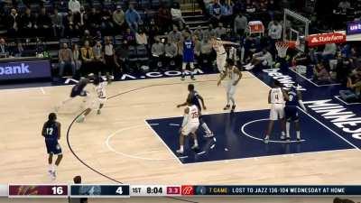 [Highlight] Cavs shut down the Wolves' possession, and Jarrett Allen blocks the shot. Allen lobs it to Mobley on the other end!