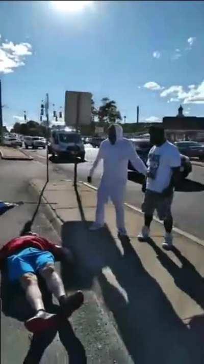 Fight at roadside trump rally ends in knockout - Pittsfield, MA USA 9/5/20