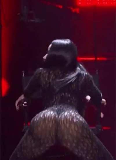 Horny for her fat ass 💦