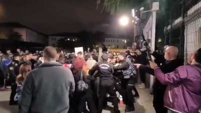 Öğrencilerin, KYK'da asansör düşmesi sonucu hayatını kaybeden Zeren Ertaş'ı anmak için düzenledikleri 