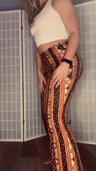 Is my flare pants look pretty good on me ?