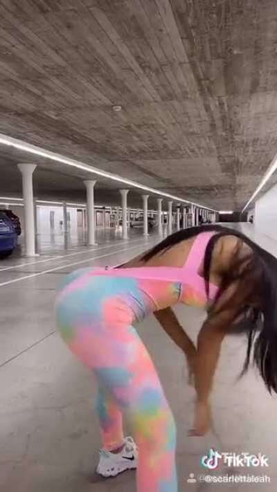 Scarlett Ale (@scarlettaleah)