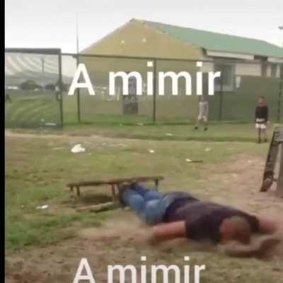 Mi objetivo: (NO TOCARME LA TITA). Recompensa: (PAJA GRUPAL). Mejor me voy.......