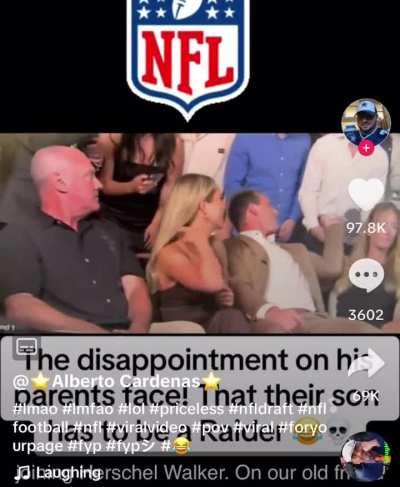 Shitty quality but funny. That’s tough..