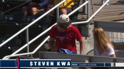 [Highlight] [Highlight] Steven Kwan crushes his 4th homer of the season to make it 2-0 Guards